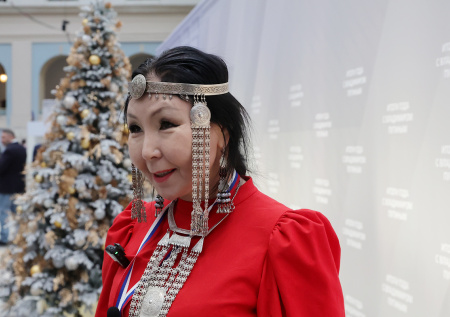 Самые яркие образы и наряды на прямой линии — 2025 с Владимиром Путиным