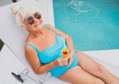 Куда поехать пенсионерам недорого и интересно: лучшие направления и время