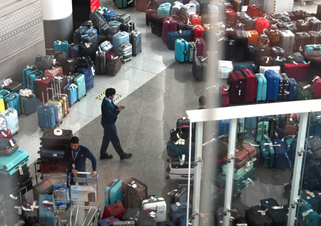 Густой туман спутал планы пассажиров авиарейсов в Нью-Дели