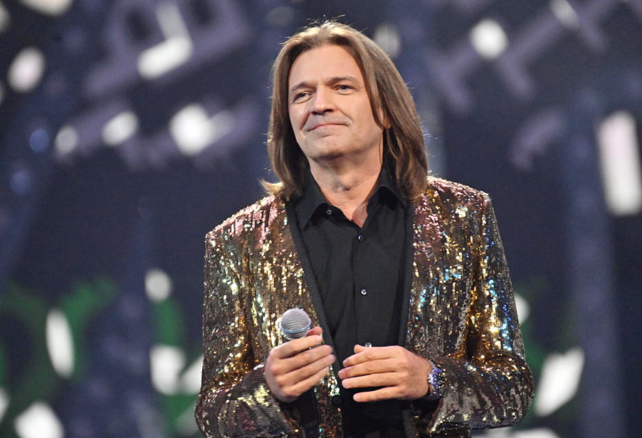 Певец Дмитрий Маликов выступает на юбилейном концерте, посвященном 30-летию Национальной музыкальной премии «Золотой Граммофон»