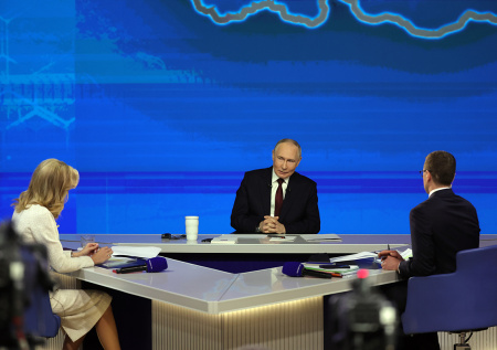 Доллар взлетел вверх на фоне прямой линии Путина