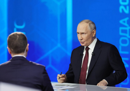 Путин призвал отдать должное правительству за баланс в бюджете