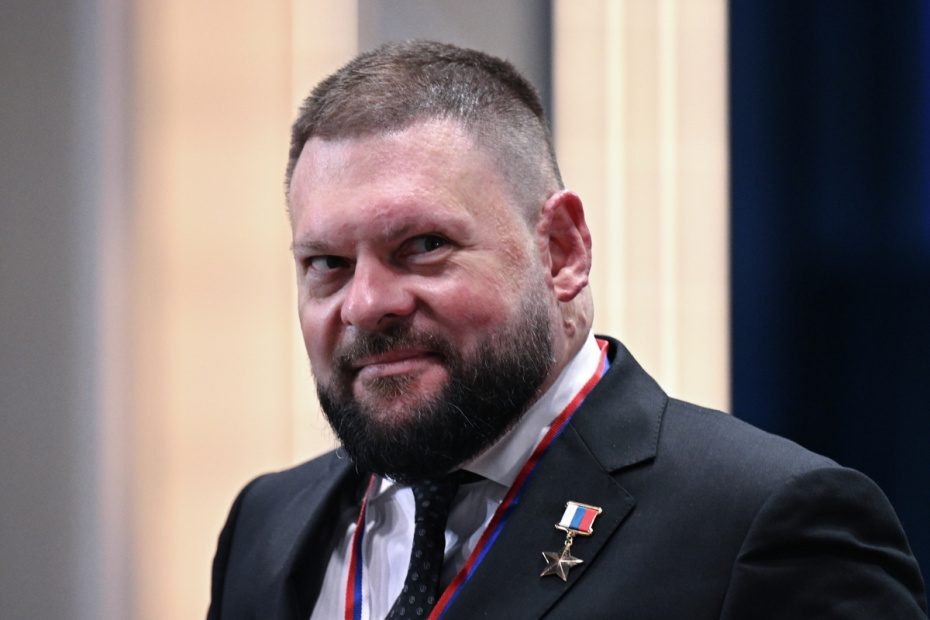 Военный корреспондент, заместитель генерального директора ВГТРК Евгений Поддубный перед началом прямой линии и пресс-конференции президента РФ Владимира Путина.