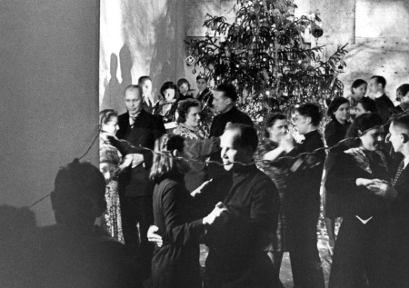 Как отмечали Новый год в годы ВОВ: елки на фронте и в блокадном Ленинграде