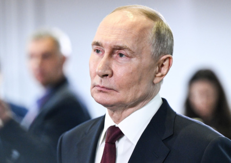 Стало известно, какая картина висит на стене в кабинете Путина