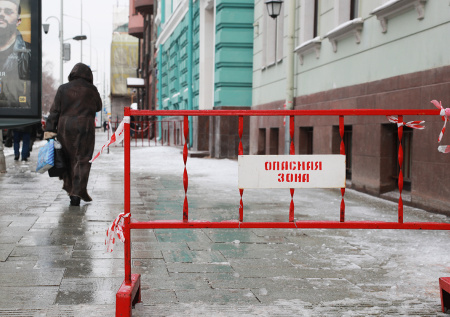 Москвичей предупредили о мокром снеге и гололедице