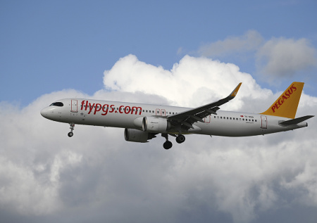 Летевший из Москвы в Анталью самолет экстренно сел в аэропорту Чукурова