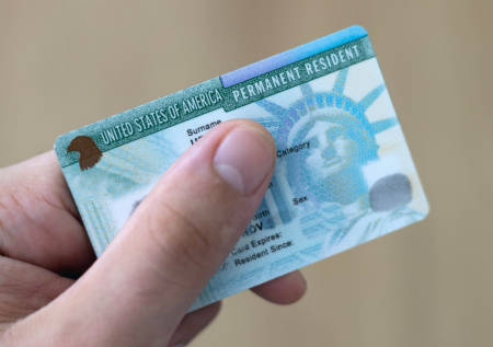 Выявлены страны-лидеры по числу победителей в лотерее грин-карт