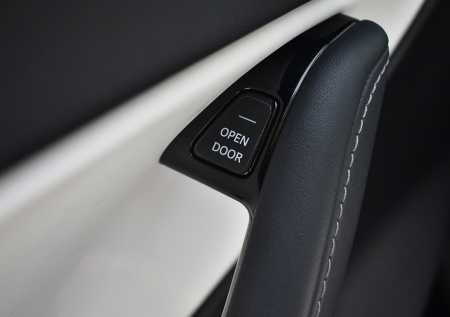 В США подсчитали количество жертв из-за «смертельных» дверей Tesla