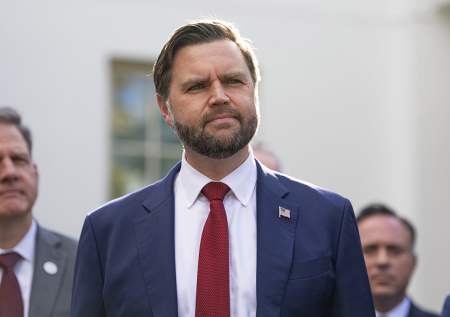 «Относится к ответственности»: политолог о словах Вэнса про исламистов в ЕС