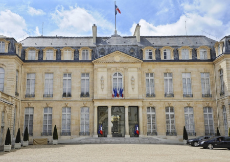 В Елисейском дворце разгорелся громкий скандал из-за воровства