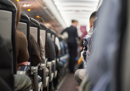 Семья посадила на рейс умершую бабушку