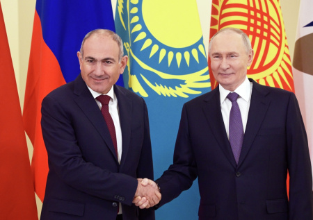 Путин провел двустороннюю встречу с Пашиняном