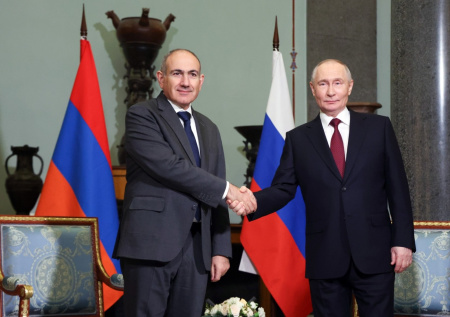 Пашинян поблагодарил Путина за содействие в урегулировании на Южном Кавказе