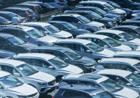 Автоэксперт оценил, насколько опасно покупать авто на хабах со скидкой