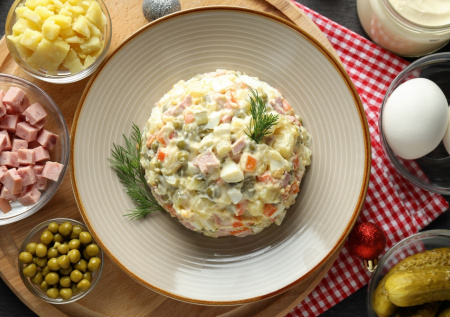 Рецепт семейного салата оливье от рэпера Басты: «Василье» с особым ингредиентом и соусом