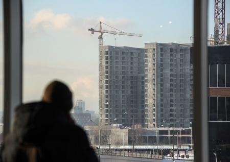 Баня стала домом для матери-одиночки из-за обмана застройщика