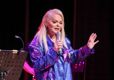 Долина опубликовала грустную песню в день переезда из квартиры Лурье