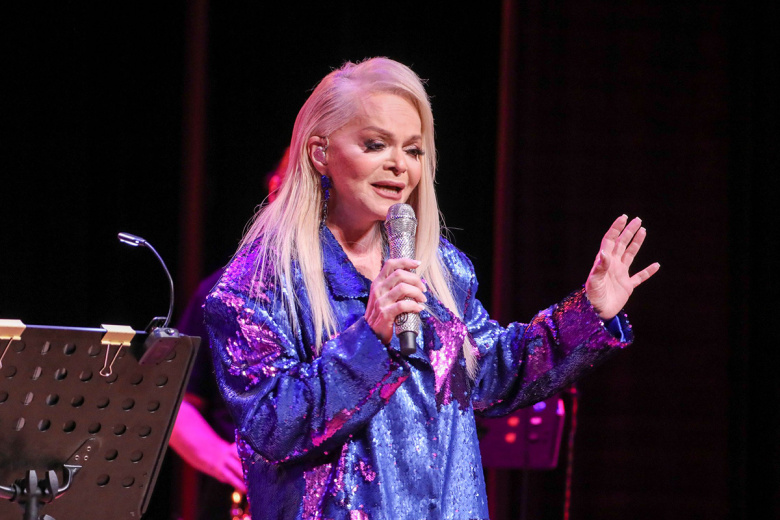 Лариса Долина