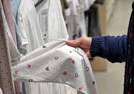 Юрист ответил, можно ли обменивать одежду из магазина белья