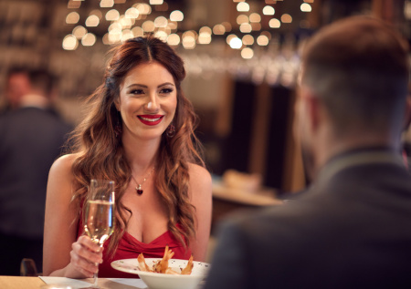 Психолог дала ценный совет одиноким женщинам перед Новым годом