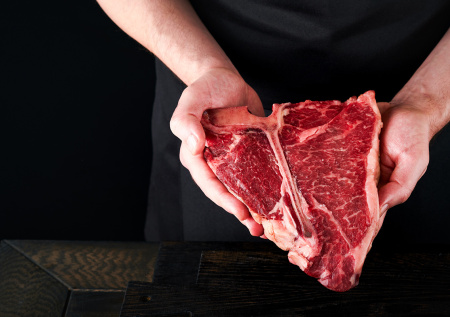 К чему снится сырое мясо: тайный смысл сна для мужчин и женщин