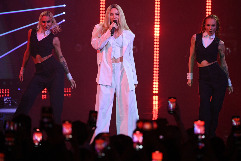 Анна Асти (настоящее имя — Анна Дзюба)