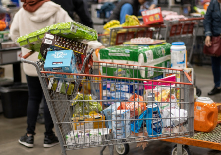 Финэксперт дала советы, как перестать импульсивно тратить зарплату