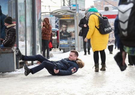 Названы травмы, которые люди чаще всего получают в новогодние праздники