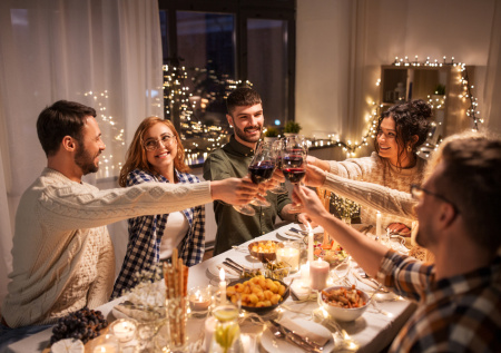 Опрос показал, как россияне будут встречать 2026 год