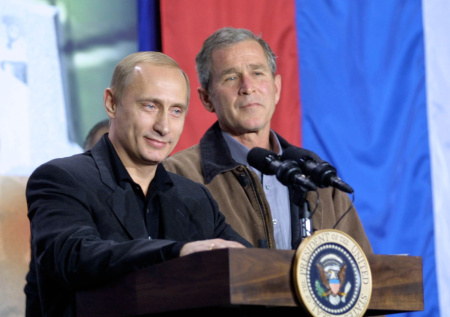 «Не враг»: В США рассекретили тайные детали беседы Буша-младшего с Путиным