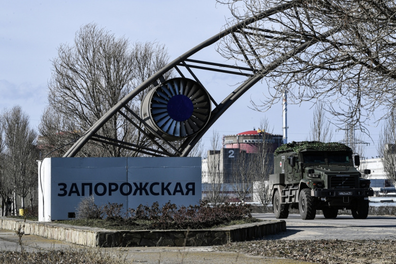 Стела Запорожской атомной электростанции в Энергодаре. ЗАЭС расположена на левом берегу Днепра рядом с городом Энергодаром