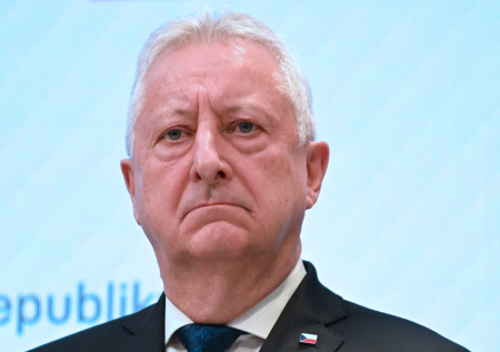 Новый министр обороны Чехии принял неожиданное решение по Украине