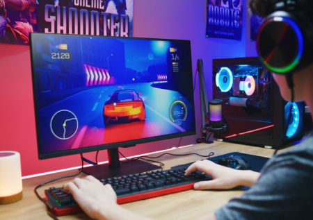 «Не хотел учиться»: убивший свою мать юноша подолгу сидел за компьютером