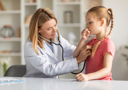 Педиатр перечислила основные симптомы пневмонии у детей