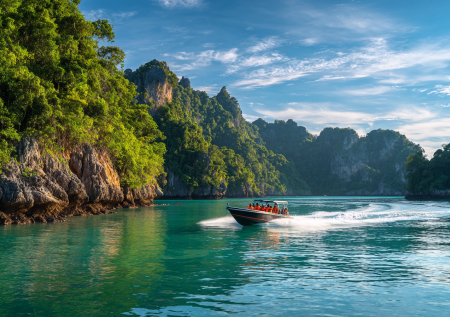 Сбросил на винт катера: россиянин убил своего сына в Таиланде — подробности