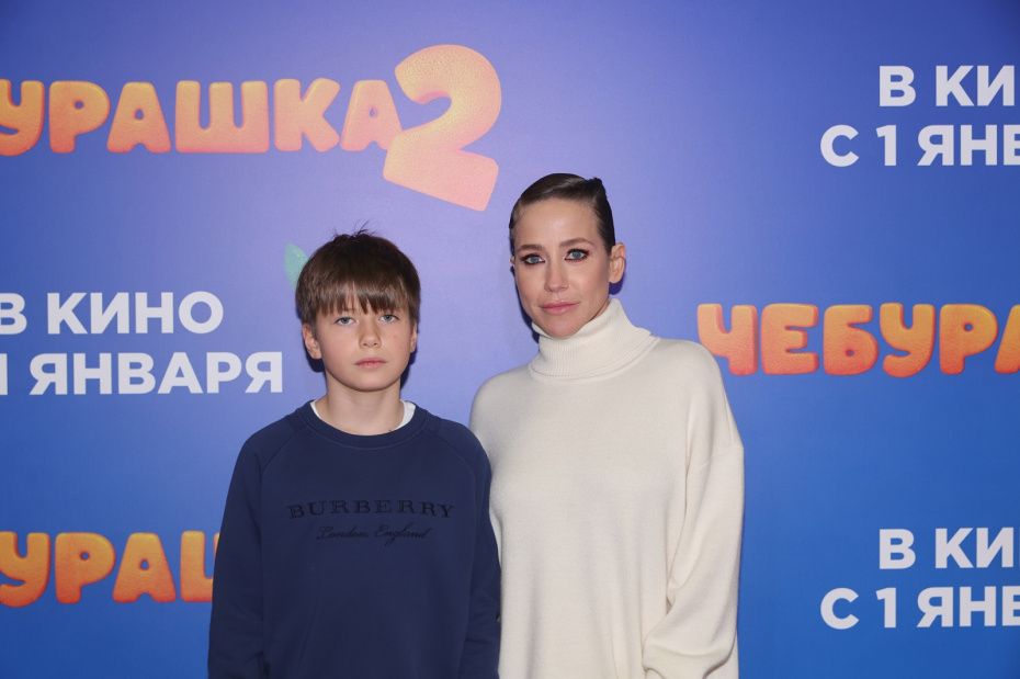Юлия Барановская с сыном на премьере фильма «Чебурашка-2»