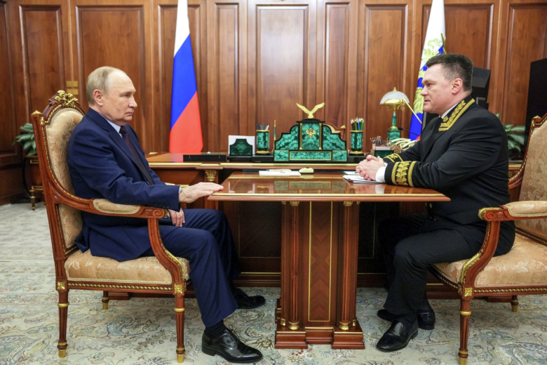 Президент РФ Владимир Путин и глава Верховного суда РФ Игорь Краснов