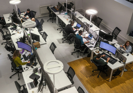 Опрос показал, сколько россиян планируют работать в новогодние праздники