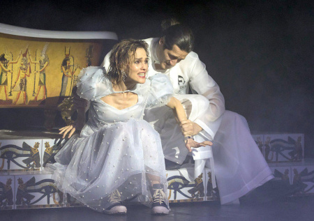 Спектакль «Вероника решает» пройдет в театре «Модерн»