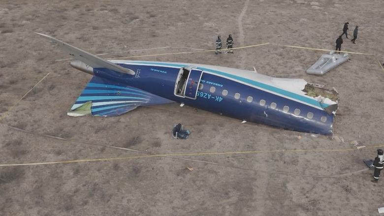Спасатели на месте крушения под Актау пассажирского самолета Embraer ERJ-190AR Azerbaijan Airlines 25 декабря 2024 года