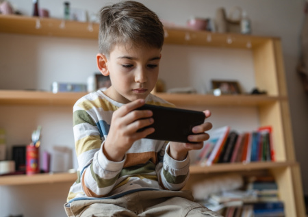 В Госдуме оценили идею установки родительского контроля на гаджеты