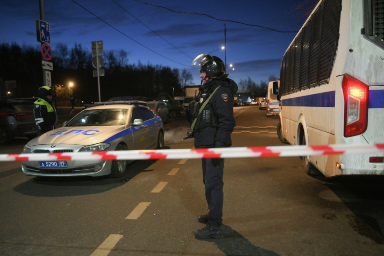 Сотрудник полиции у места взрыва