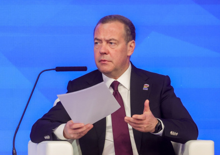 Медведев раскрыл планы Запада по «деколонизации» России
