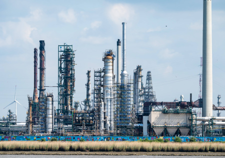 ЕС уличили в саботаже сделки по закупке энергоносителей у США