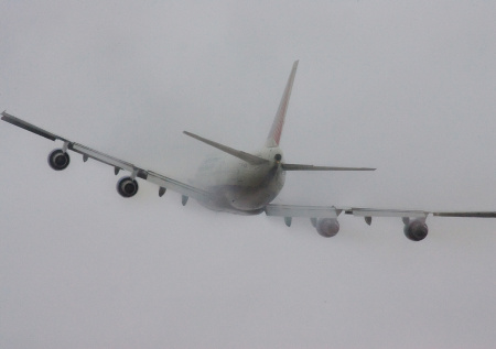 Четыре рейса из России вынужденно сели в Самарканде из-за сильного тумана