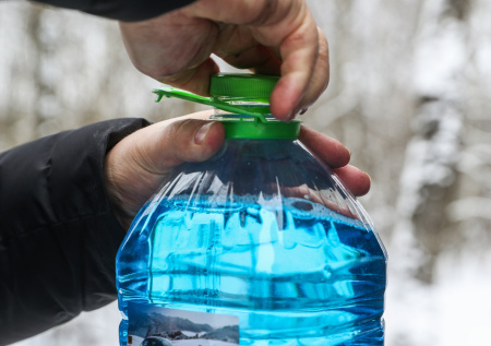 Автоэксперт раскрыл, как проверить качество незамерзайки