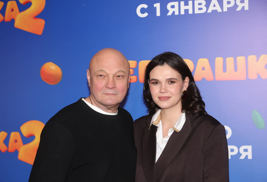 Сергей Гинзбург с супругой Ольгой Виниченко на премьере фильма «Чебурашка-2»