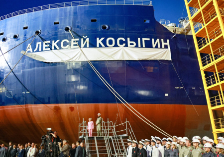 Первый российский арктический газовоз спустили на воду
