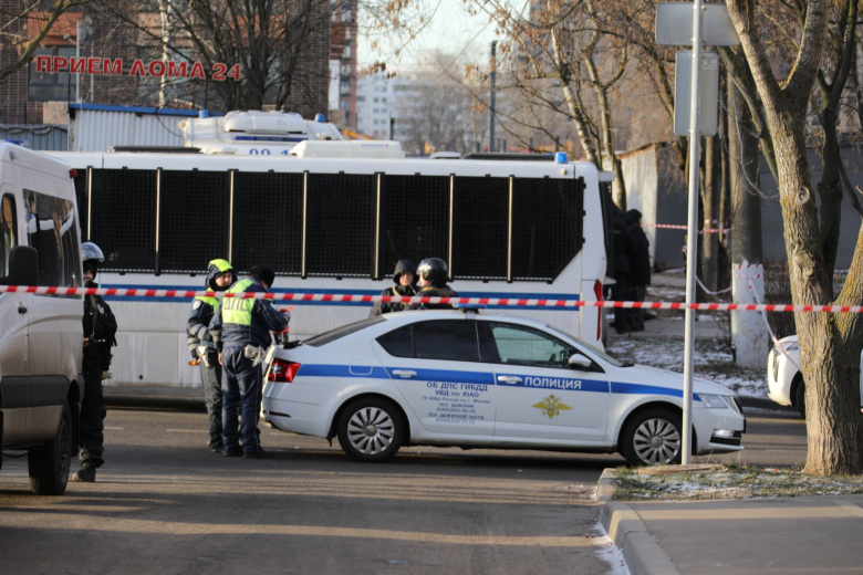 Сотрудники полиции на месте происшествия